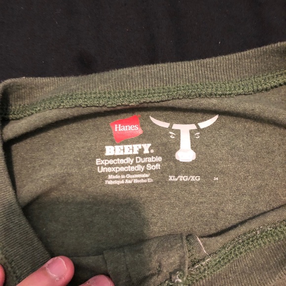 Long sleeve Hanes shirt - Picture 2 of 3